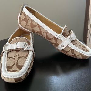 **HOST PICK**Designer Coach Jillian Two Tone Loafer- Size 6